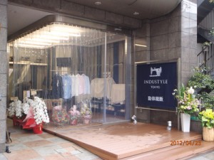 両国にシャツ販売店がオープン